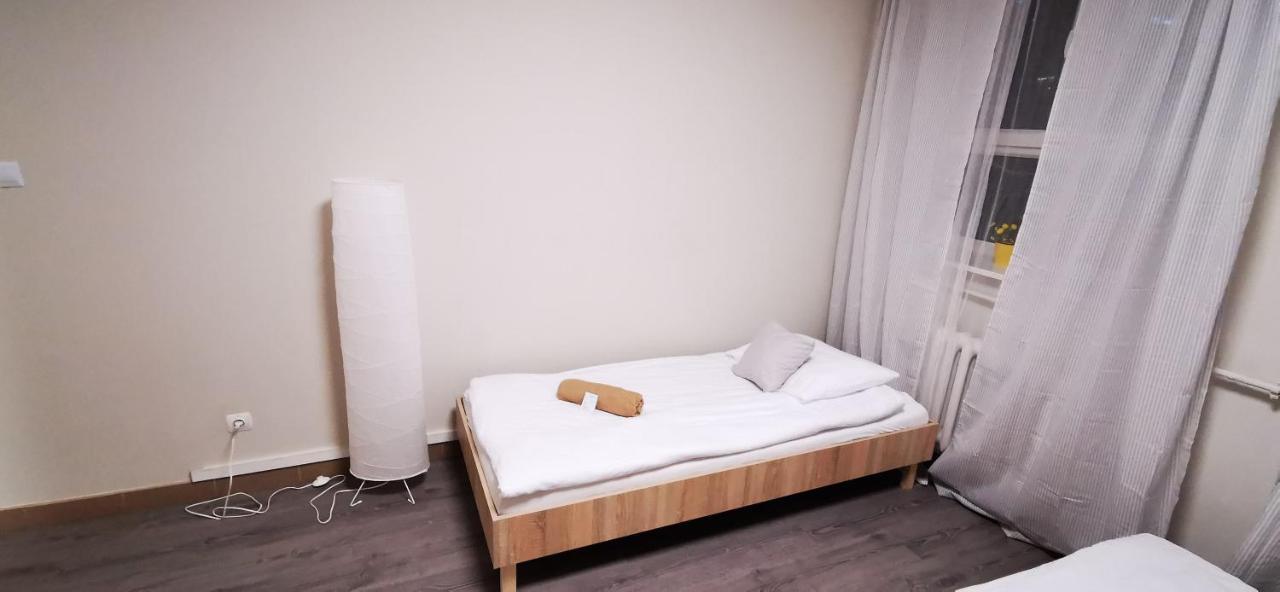Hostel Powstaniec Wola - Private Rooms Warsaw Exterior photo